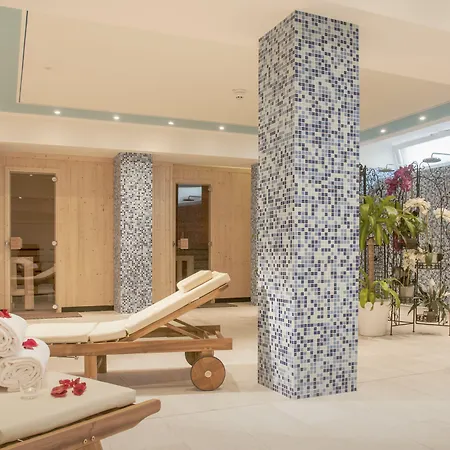 Отель Grand Palladium 4*